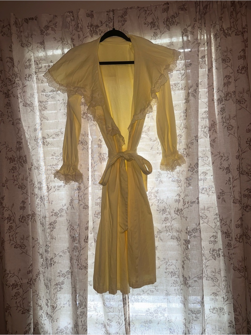 Light Yellow Lace-Trim Robe with Tie Waist